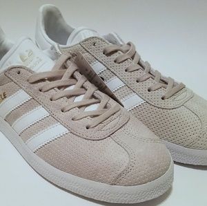 Adidas womens Gazelle brown BY9360